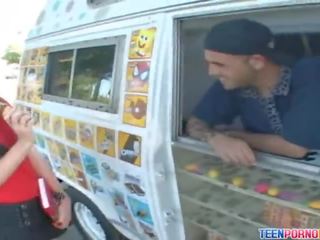 Teen Beaue Marie get's an Ice-Creampie