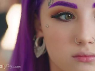 Cantik inked ungu rambut remaja mahu kasar dewasa filem dewasa video klip