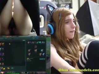 Gamergirl Plays League of Legends