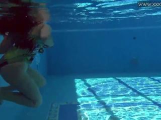 Diana rius s glorious odskočna prsi v na bazen: brezplačno seks film de