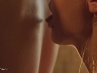 Ultrafilms आकर्षक मॉडल sia siberia और lottie magne होने यौन जगाया सेक्स चलचित्र में the बातरूम और पर the बिस्तर