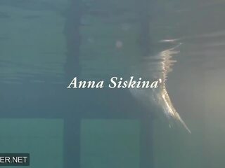 뜨거운 훌륭한 step-sister 안나 siskina 와 큰 가슴 에 그만큼 수영