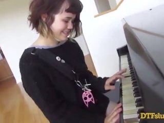 Yhivi tregon larg piano aftësi followed nga egërsisht x nominal film dhe spermë mbi të saj fytyra! - featuring: yhivi / james deen