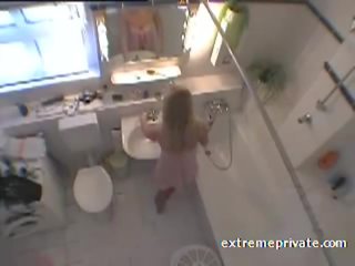 Špionážne môj blondýna niece jane v the kúpeľňa