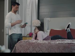 Step Daddy Freezes Spoiled Stepdaughter to Give Her the Orgasm of a Lifetime